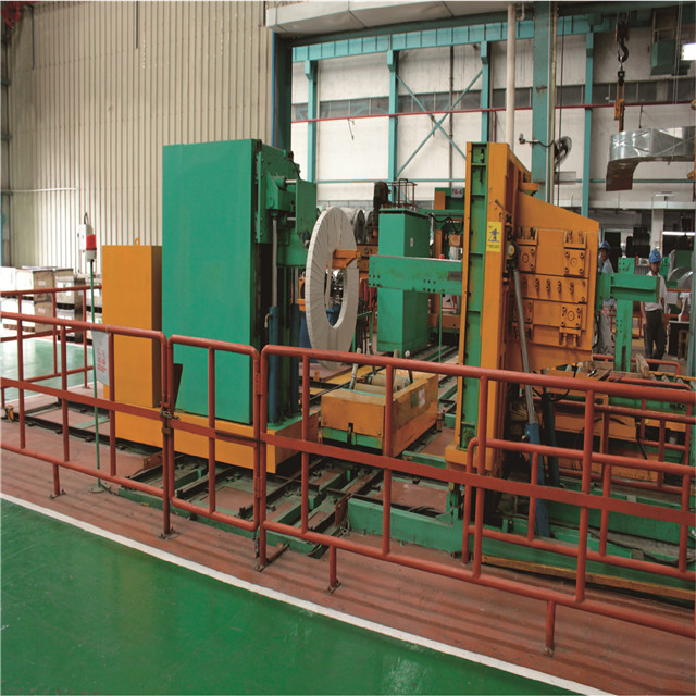 Línea de envasado de bobinas de acero vertical completamente automática