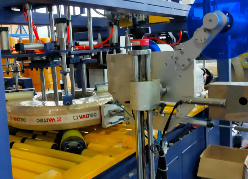 Línea automática de envasado de bobinas de plástico