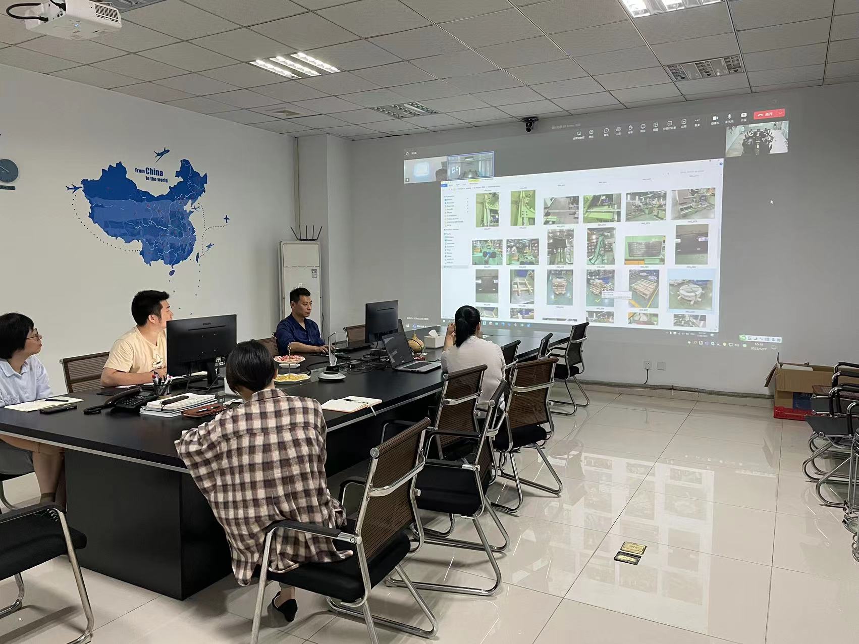 Videoconferencia con clientes vietnamitas