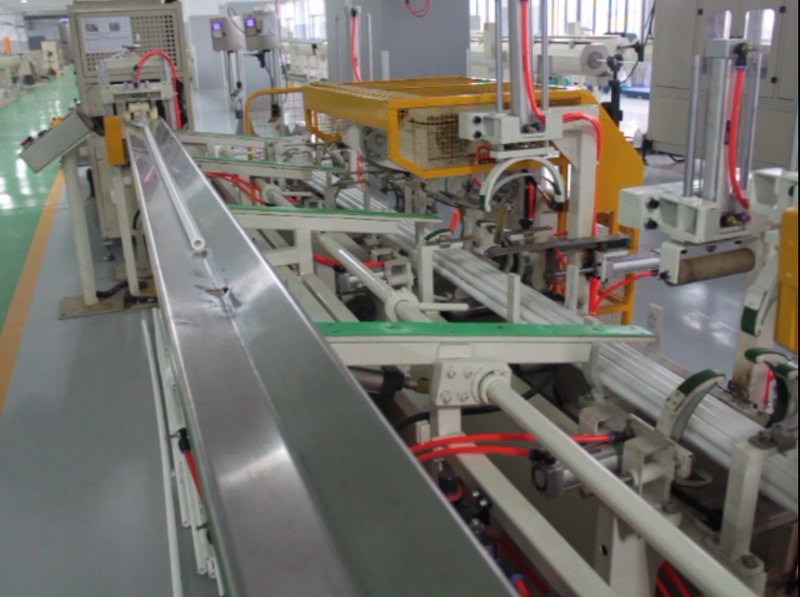 Máquina empaquetadora de tubos de plástico