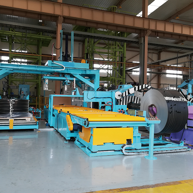 Línea automática de embalaje horizontal de bobinas de acero