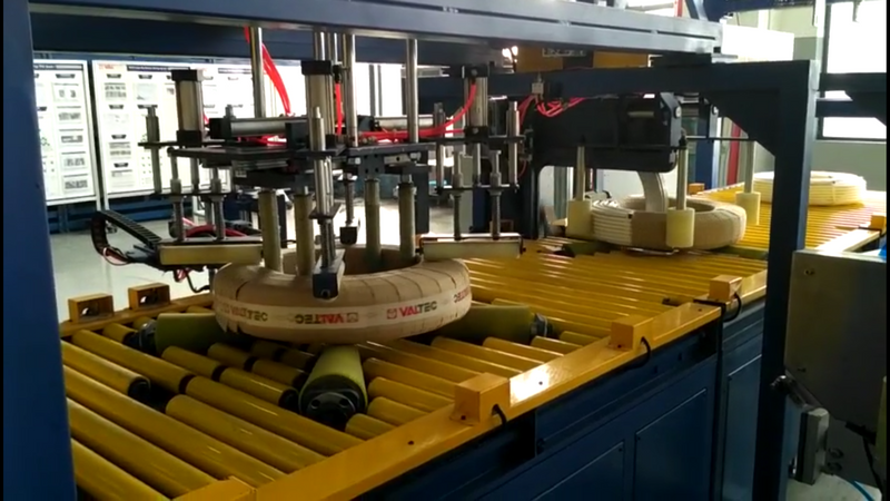 Línea automática de envasado de bobinas de plástico